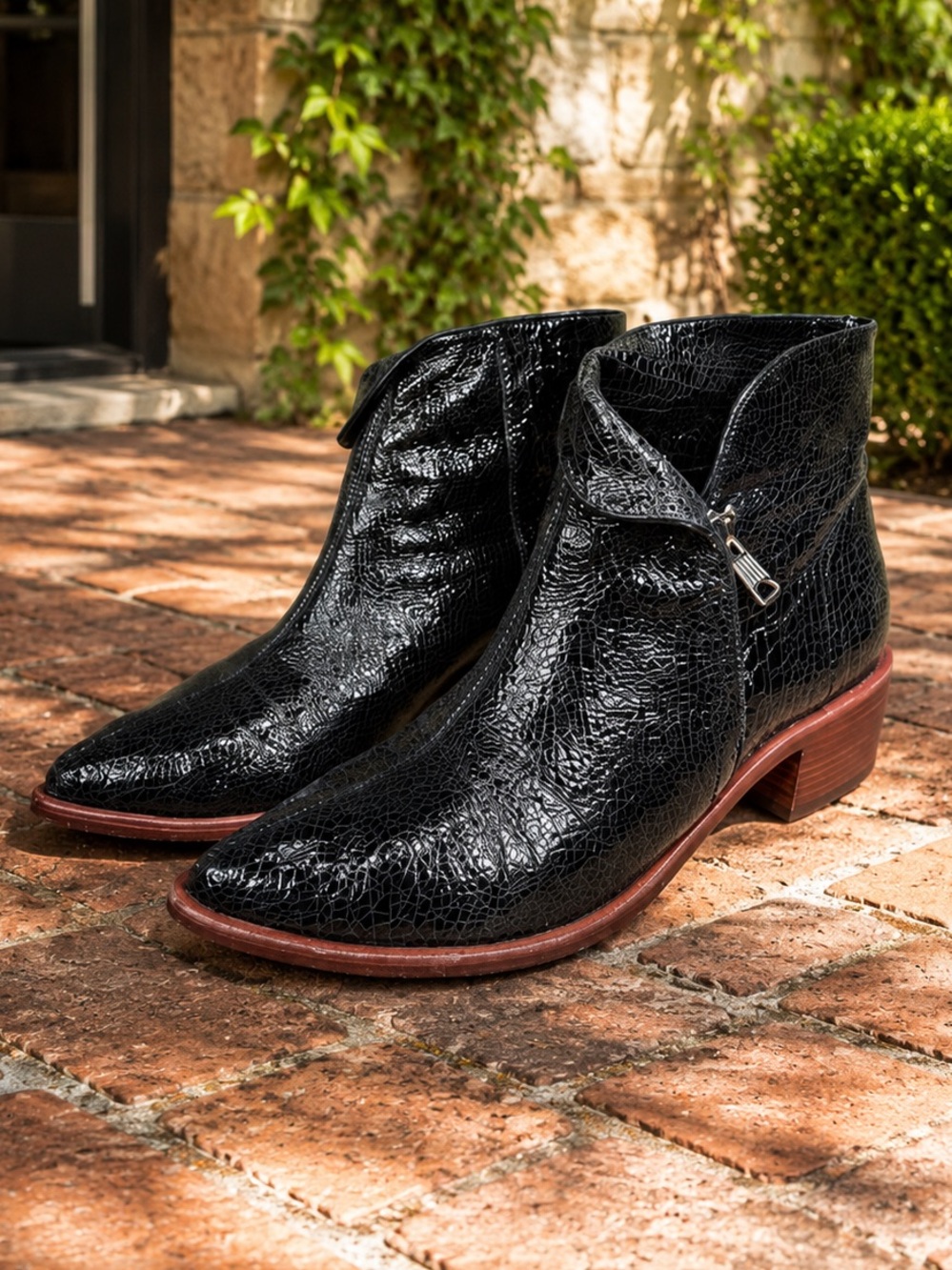 VC SIGNATURE BY VINCE CAMUTO Minimalist Crackled Black Leather Ankle Boots, 8.5